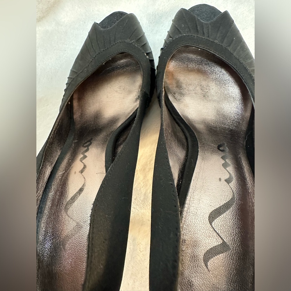 EUC-Nina Womens Evening Black Satin Peep Round Toe Pumps Slip On Shoes Size- 9M